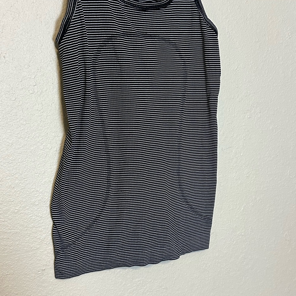 Lululemon Swiftly Tech Racerback Black & White Striped Tank‎ Top Size 4 - Picture 4 of 8